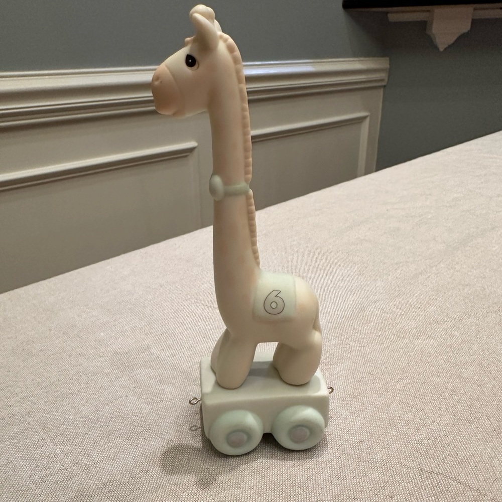 Rare Vintage 1985 Precious Moments "Birthday Series" Year 6. Giraffed Porcelain